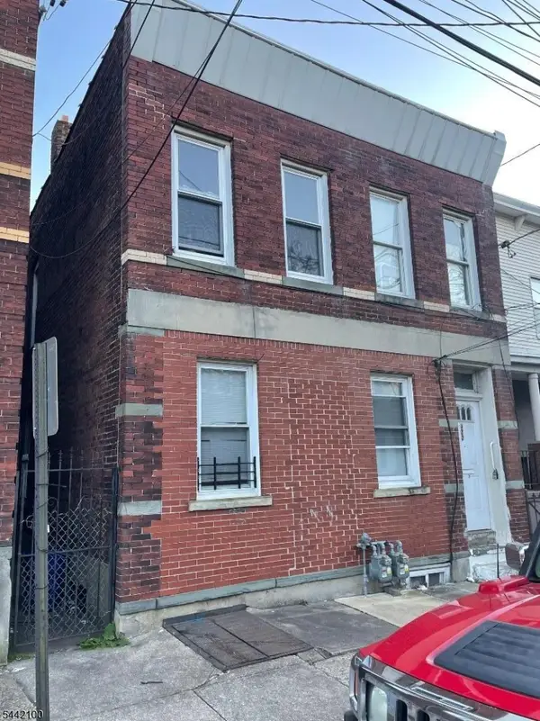 322 S 7th St, Elizabeth City, NJ 07202