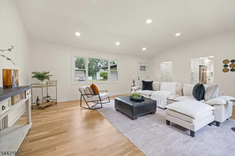 100 Pier Ln, Fairfield, NJ 07004 - #3