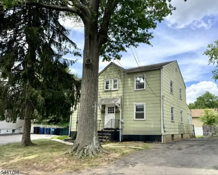671 Crescent Dr, Bound Brook, NJ 08805 - #1