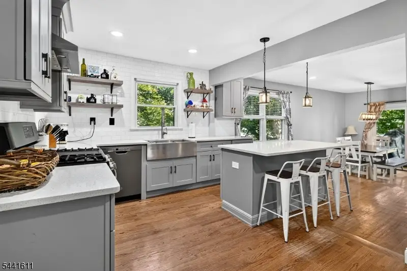 31 Chelsea Cir, Raritan, NJ 08822 - #3