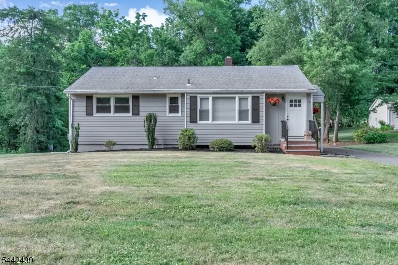 18 North Ave, Bradley Gardens, NJ 08807 - #3