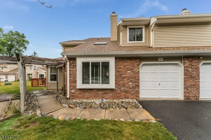 93 Driftwood Dr., Franklin, NJ 08873 - #1