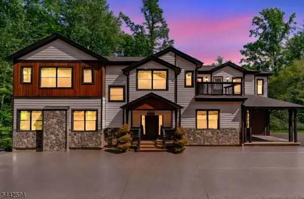 49 Northwood Rd, Hopatcong Boro, NJ 07849