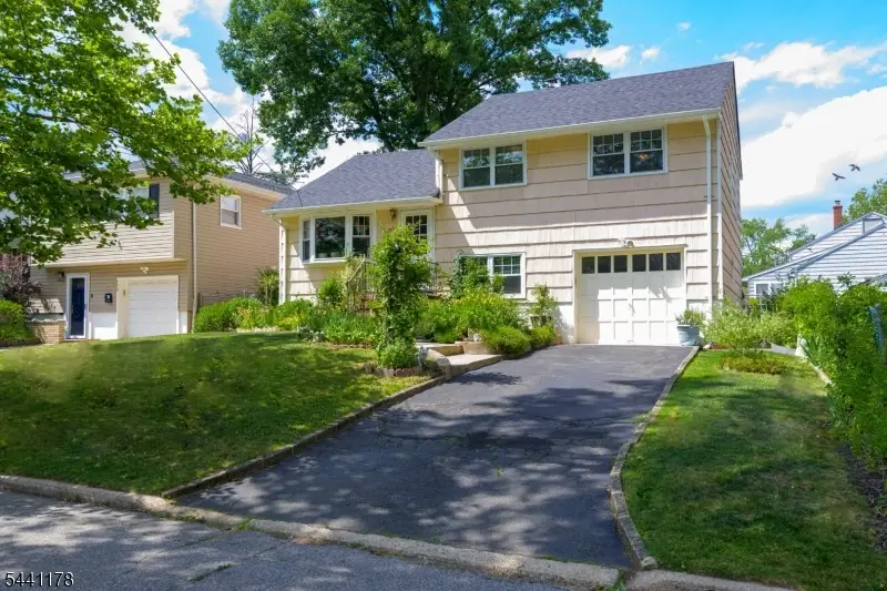 765 Grove St, Rahway, NJ 07065 - #1