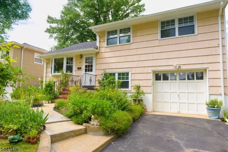 765 Grove St, Rahway, NJ 07065 - #3
