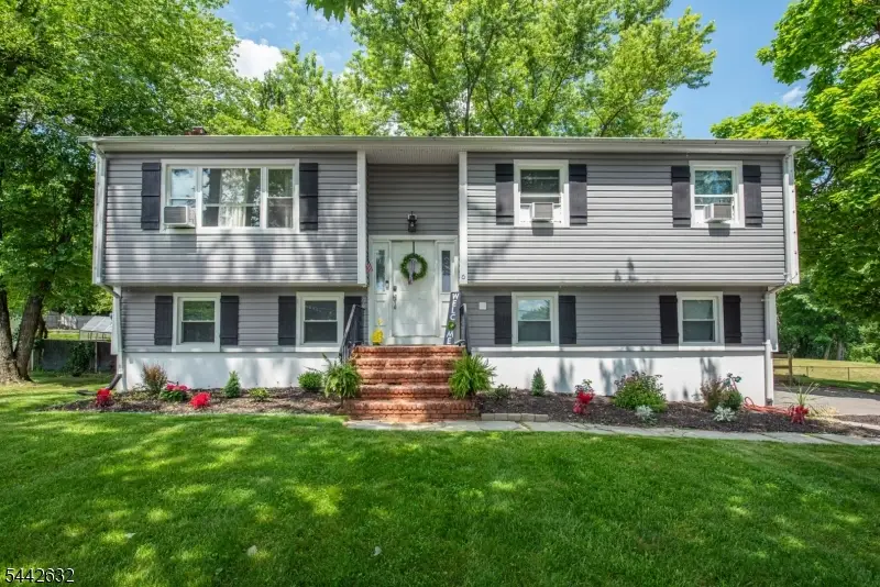 6 Parkview Dr, Beattystown, NJ 07840 - #1