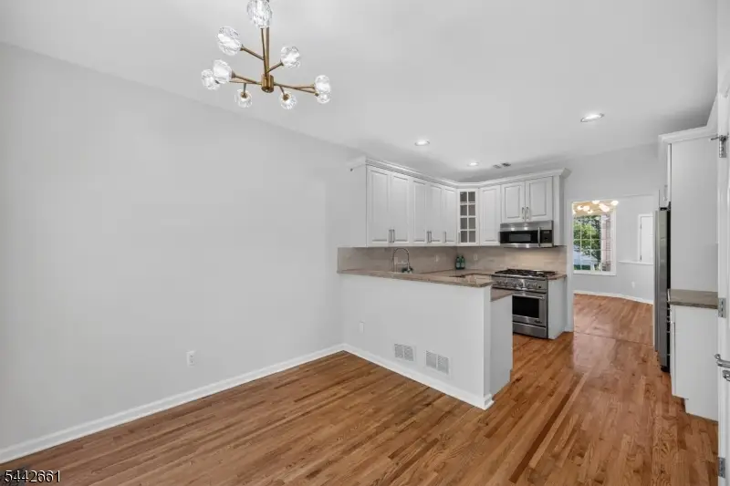 6 Schweinberg Dr, Roseland, NJ 07068 - #3