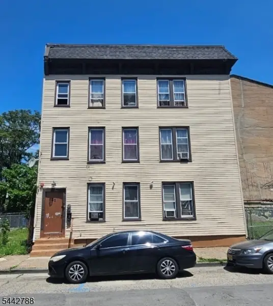 21 Governor St, Paterson City, NJ 07501