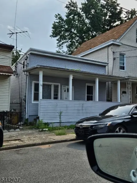 34 8th Ave, Paterson City, NJ 07524