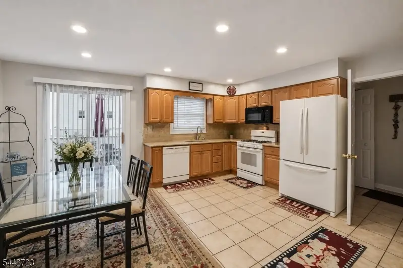 54 Haverhill Ave, Woodland Park, NJ 07424 - #3