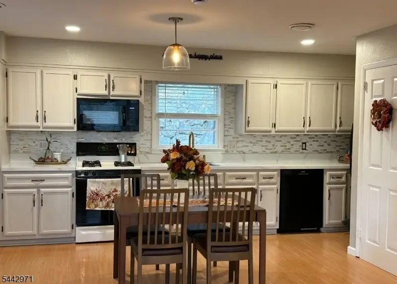 89 Knolls Rd, Bloomingdale, NJ 07403 - #3