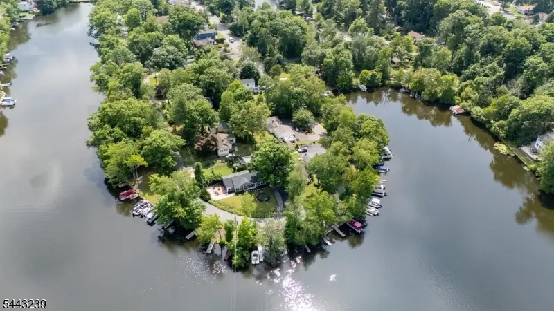 74 Race Track Dr, Upper Greenwood Lake, NJ 07480 - #3
