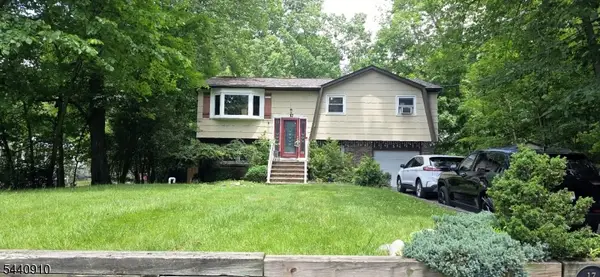 17 Penn State Trl, Hopatcong Boro, NJ 07843