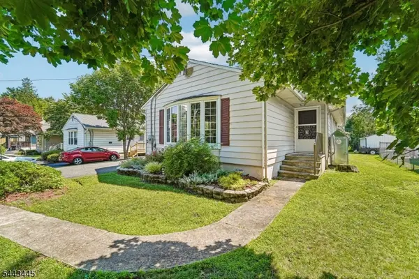 22 Arlington Ave, Mount Arlington Boro, NJ 07856