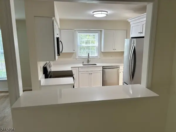 87 Junco Ct, Readington Twp., NJ 08887