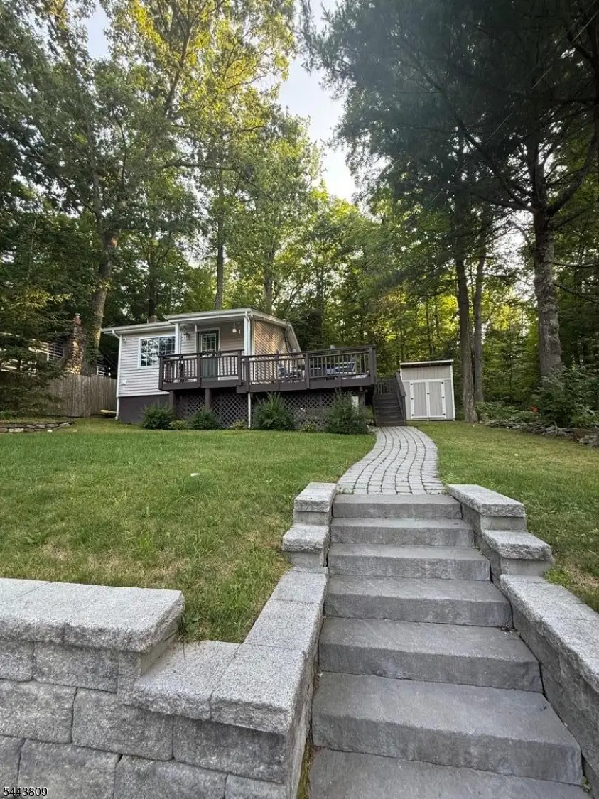 105 Lakeside Dr, Vernon, NJ 07461 - #2