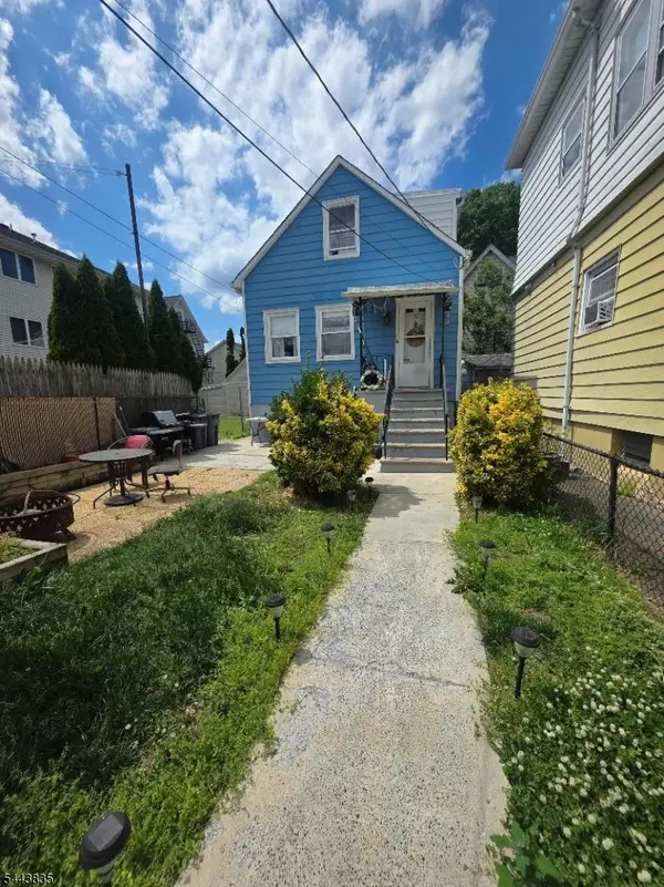 32 Marconi St, Clifton City, NJ 07013