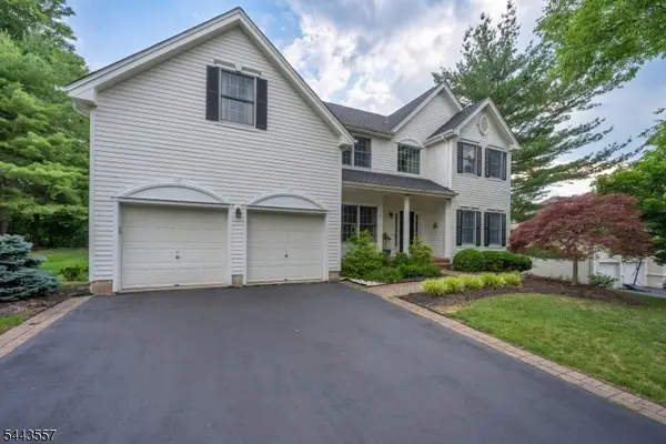 7 Stone Mountain Ct, Montgomery Twp., NJ 08558