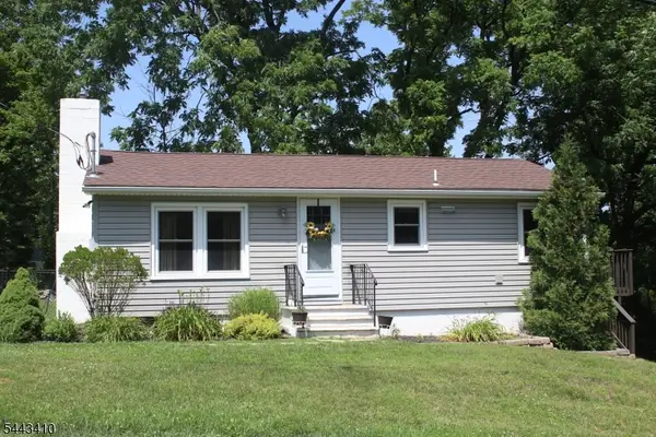 12 Clover Ln, Vernon Twp., NJ 07418