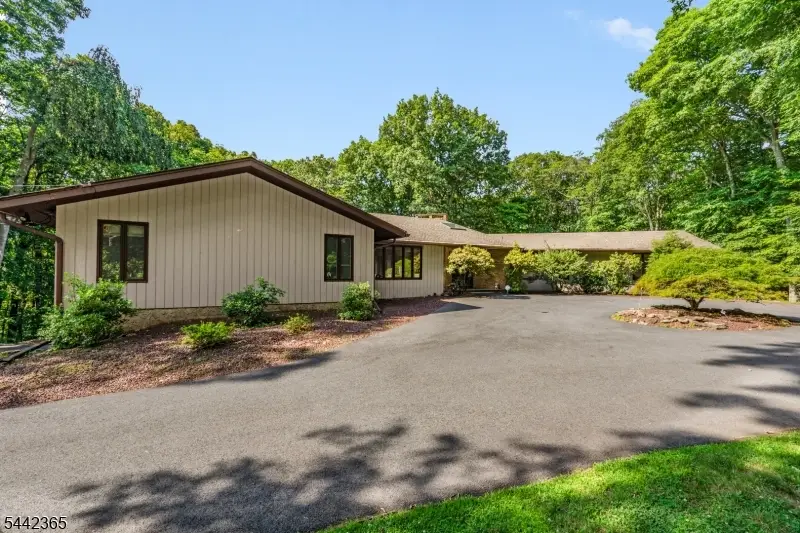 18 Horizon Dr, Mendham, NJ 07945 - #3