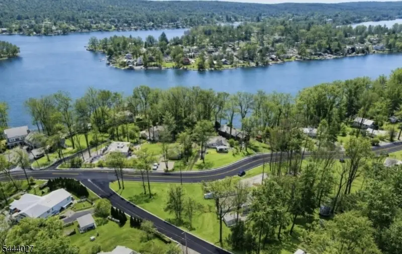512 Lake Shore Dr, Upper Greenwood Lake, NJ 07421 - #3