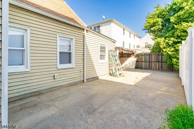 19 Komorn St, Newark, NJ 07105 - #3