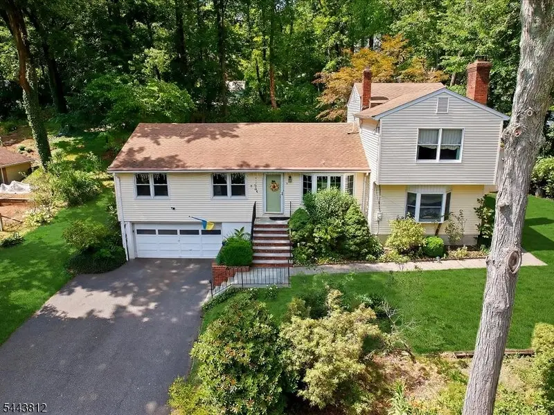 76 Long Hill Rd, Gillette, NJ 07933 - #2