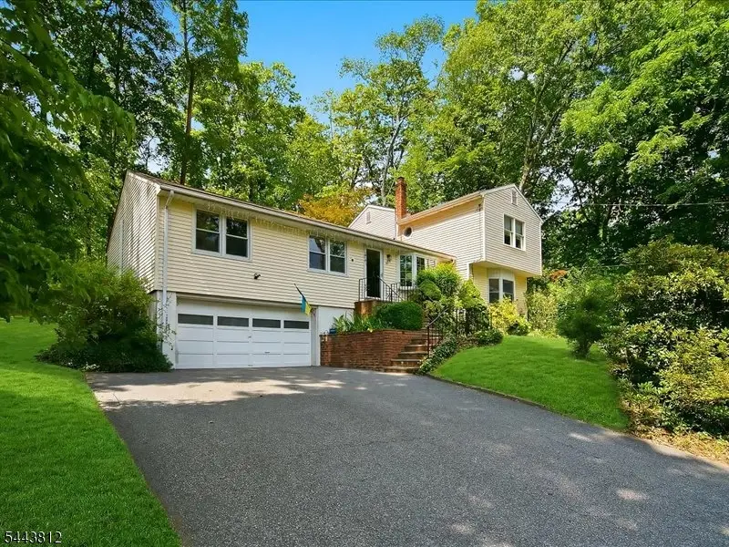 76 Long Hill Rd, Gillette, NJ 07933 - #3
