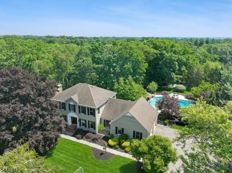 14 Menlo Dr, Whitehouse Station, NJ 08889 - #1