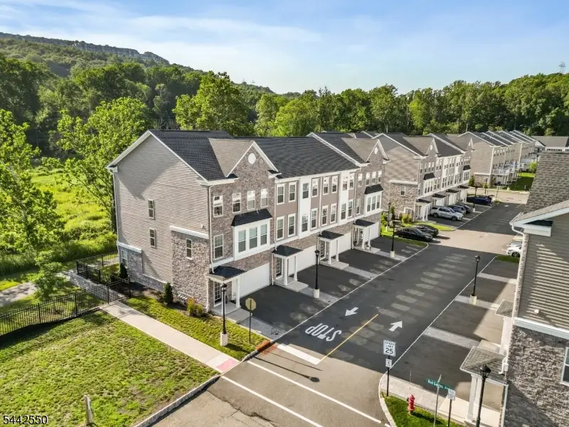 6 Coogan Ct, Morris, NJ 07950 - #3