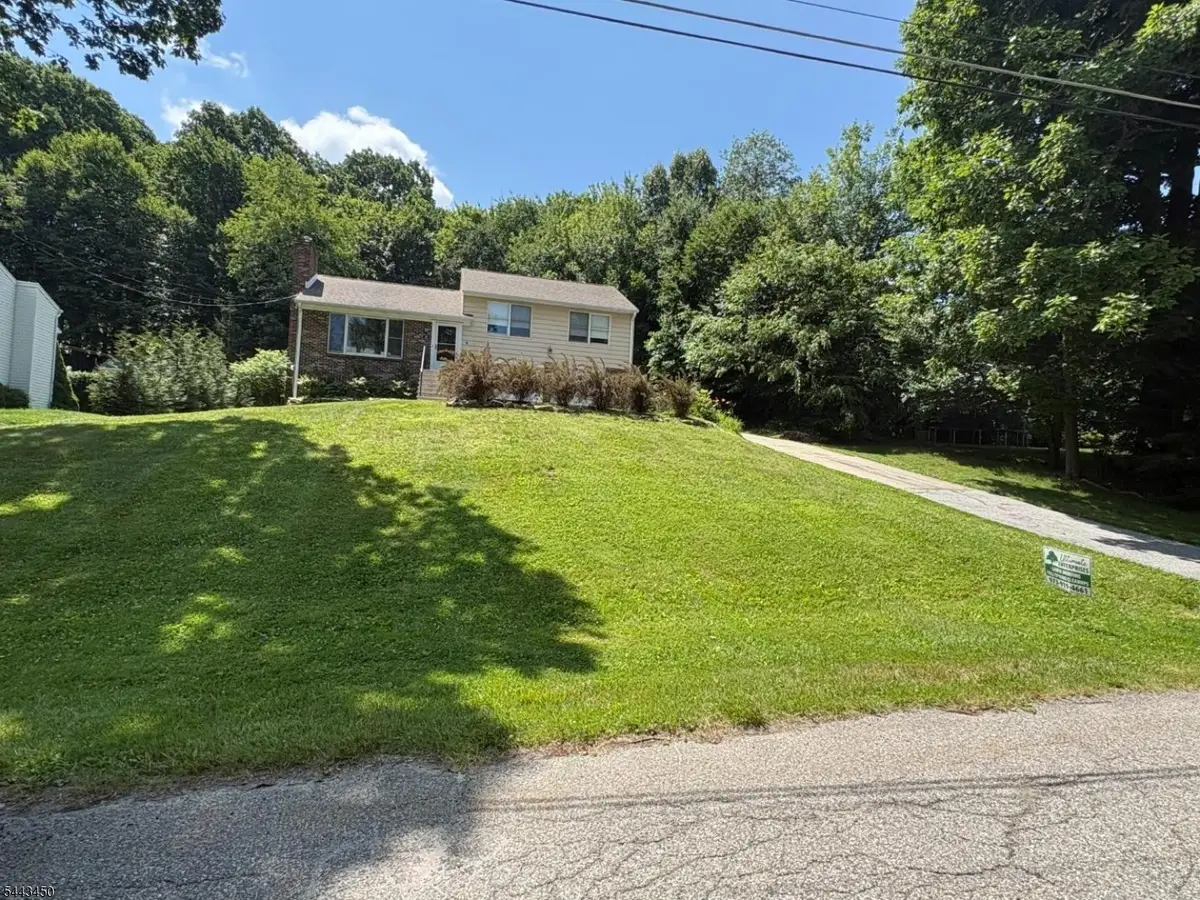 26 Chestnut Tree Dr, Vernon, NJ 07462 - #1