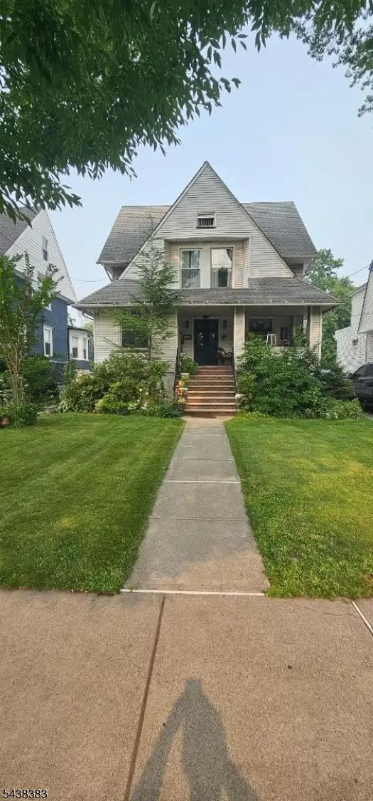 425 Chestnut St, Roselle Park, NJ 07204 - #1