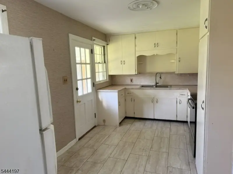 4 Gordon Rd, Lower Berkshire Valley, NJ 07885 - #2