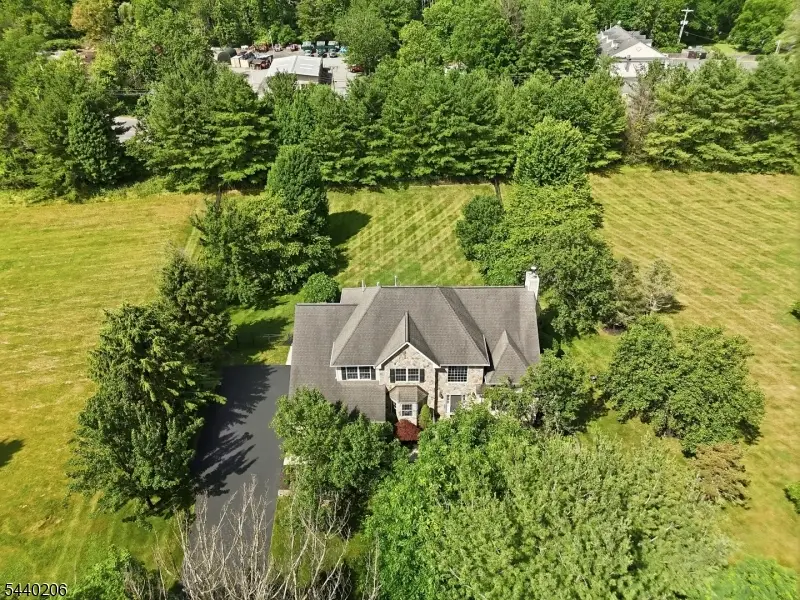 2 Ming Ct, Chester, NJ 07930 - #2