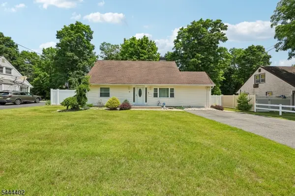 35 Spruce Rd, Pompton Lakes Boro, NJ 07442
