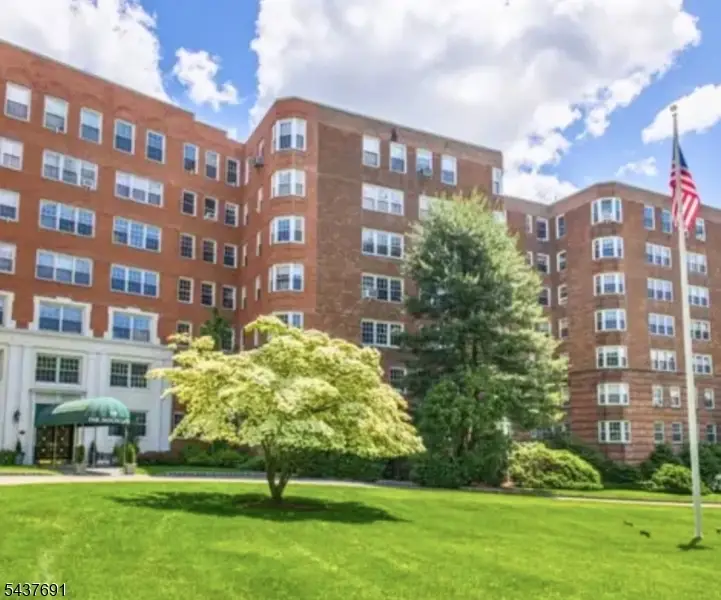 10 Crestmont Rd #4H, Montclair, NJ 07042 - #1