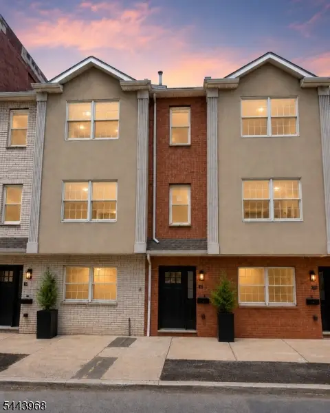 16 E Kinney St, Newark City, NJ 07102