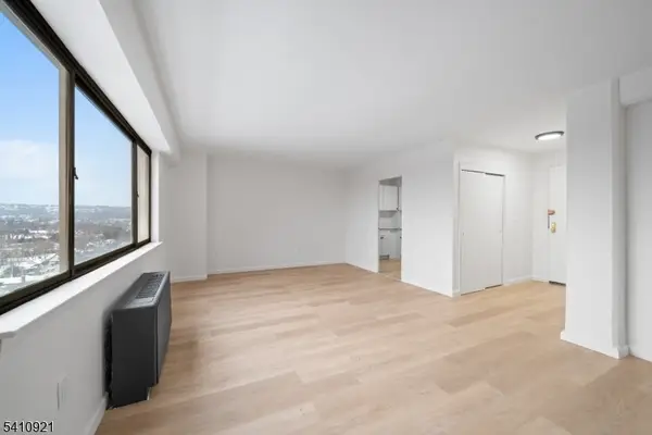275 Prospect St #16 M, East Orange City, NJ 07017