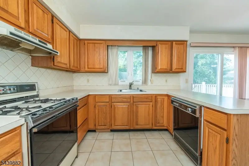 6 John St, East Hanover, NJ 07936 - #3