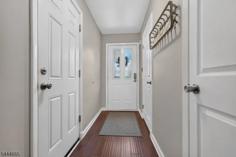 8 Saxonney Cir, Raritan, NJ 08822 - #3