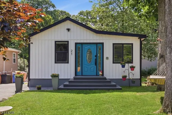 21 Bucknell Way, Hopatcong Boro, NJ 07843