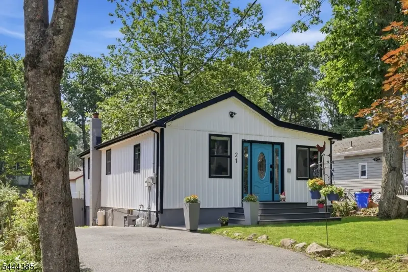 21 Bucknell Way, Hopatcong, NJ 07843 - #3