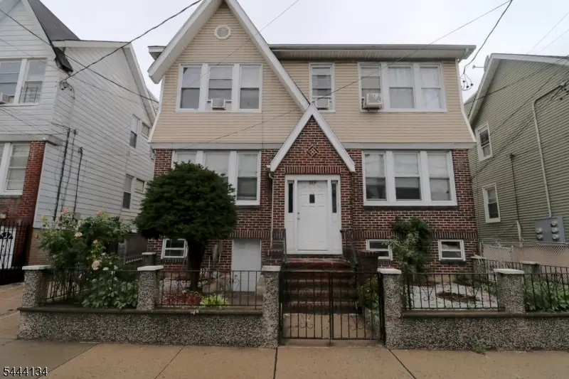 270 N 12th St, Newark, NJ 07107 - #1