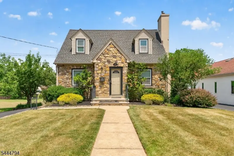 18 New Jersey Ave, Flemington, NJ 08822 - #1