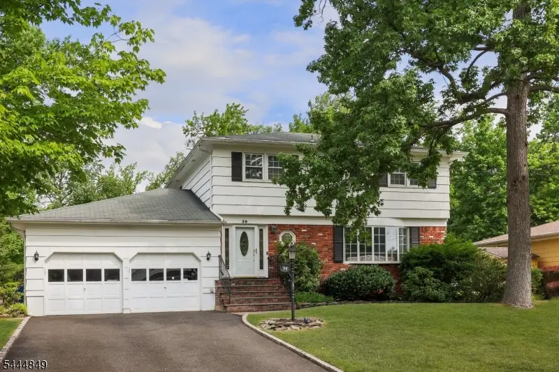 39 Saint Germain Dr, Clark, NJ 07066 - #2