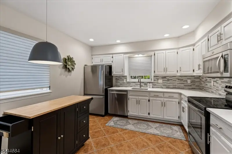 2 Countryside Dr, Basking Ridge, NJ 07920 - #3