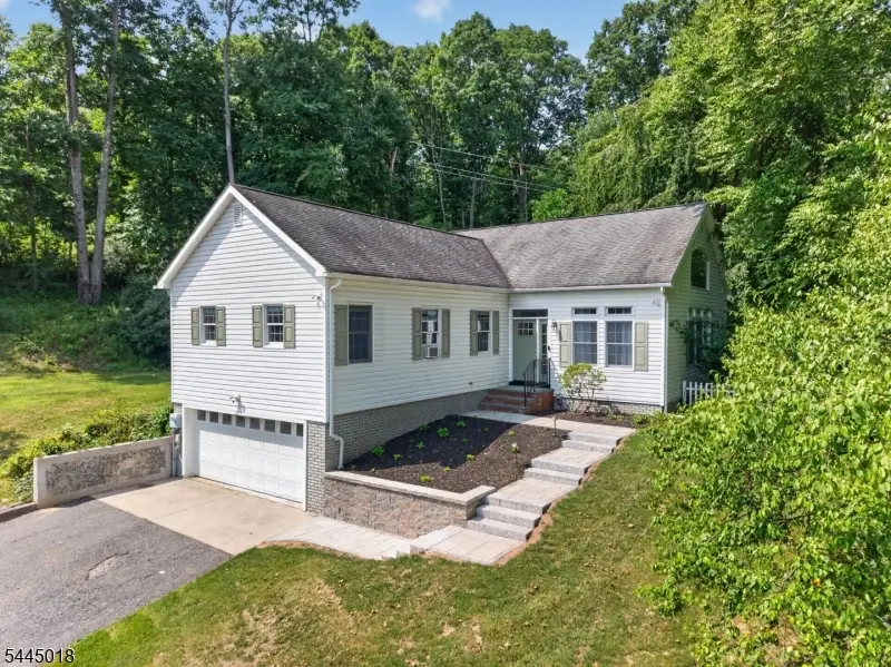 23 Blueberry Hl, Glen Gardner, NJ 08826 - #1