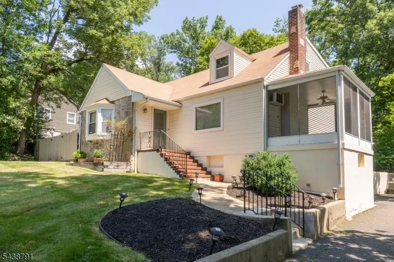 206 Mountain Pkwy, Dunellen, NJ 08812 - #1