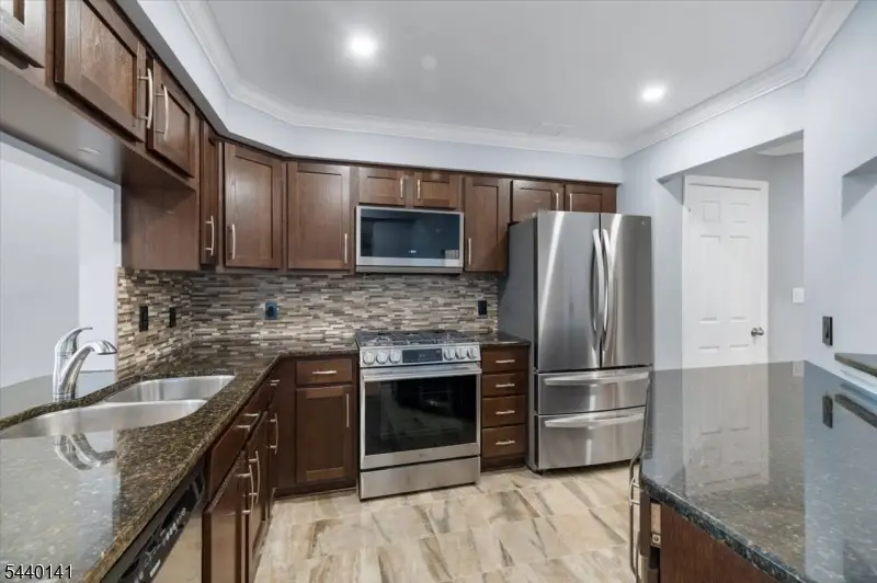37 Amethyst Ln, Paterson, NJ 07501 - #2