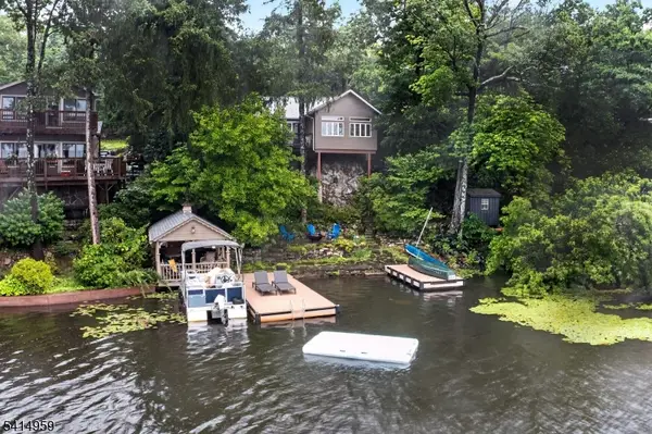 106 Demarest Rd, Bloomingdale Boro, NJ 07403
